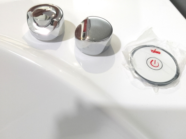 Timo IVA 160x100 L (в комплекте слив, фронтальная панель, каркас, боковой гидромассаж, гидромассаж спины, хромотерапия)